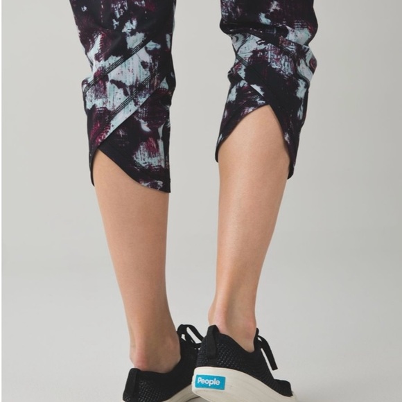 Lululemon Tranquil Crop Kara Blossom Multi | Retired Edition Size 8 - Picture 7 of 11